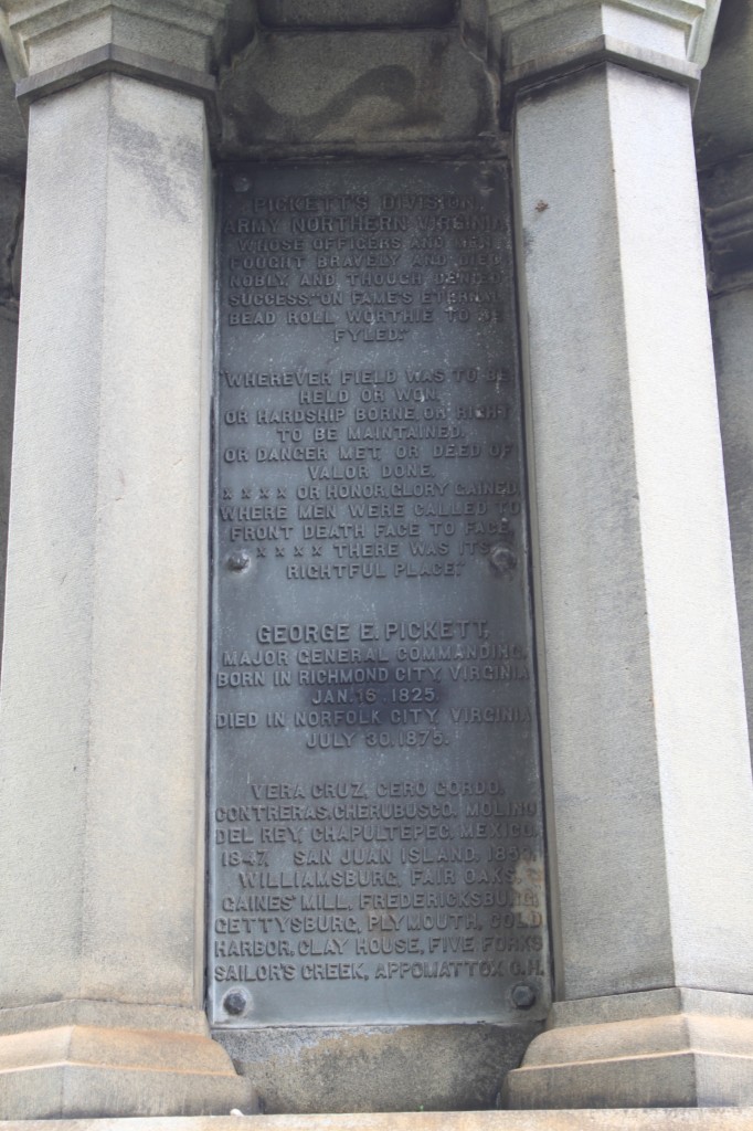 The plaque on the "front" of the monument